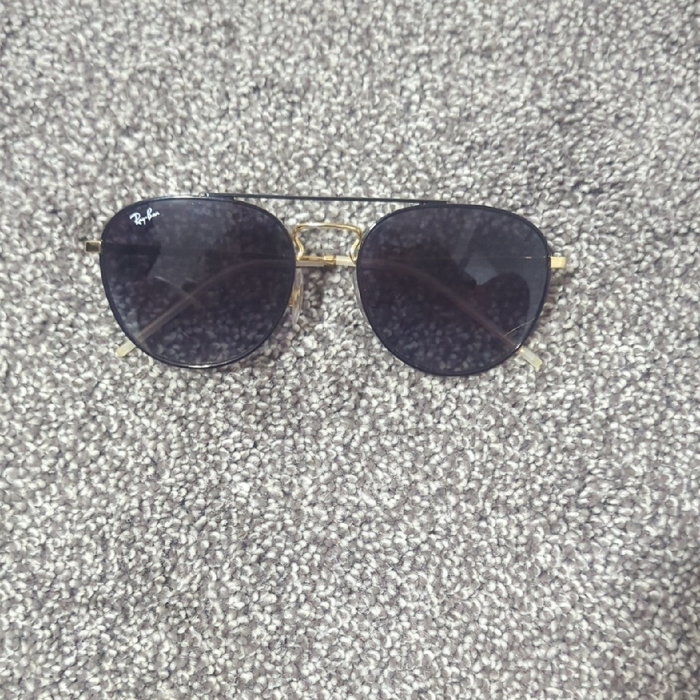 Ray-Ban Classic Black and Gold Aviators